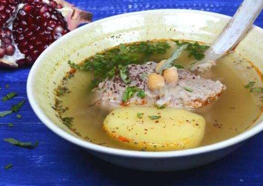 Традиционный вкусный суп Бозбаш
