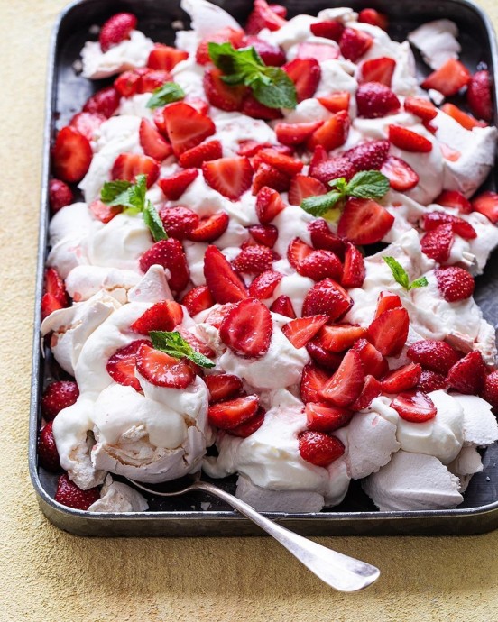 Eton mess десерт