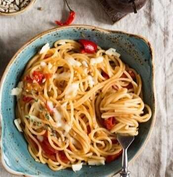 Спагетти с томатами и рикоттой