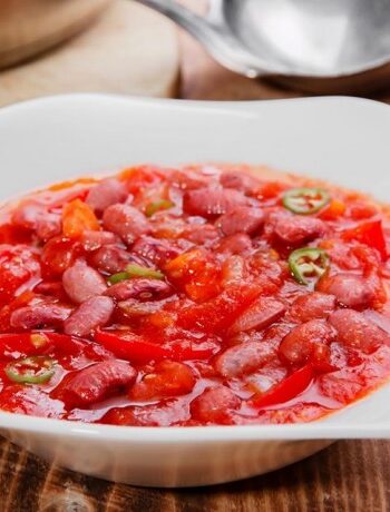 Острый томатный супчик с фасолью и чесноком