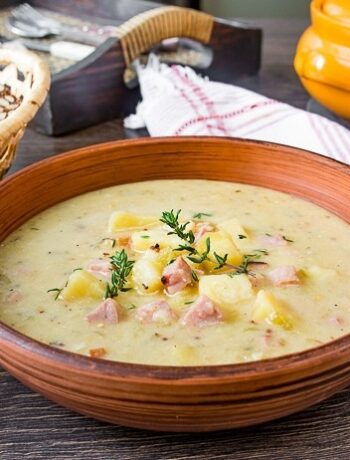 Горячий картофельный суп с ветчиной и чесноком
