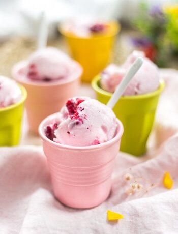 Клубничное мороженое с йогуртом