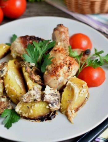 Курица с грибами и картофелем в духовке