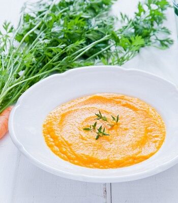 Морковный суп-пюре со специями и красной чечевицей