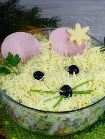 Новогодний салат мышка с курицей и пекинской капустой