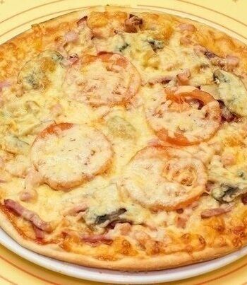 Простая домашняя пицца с сыром