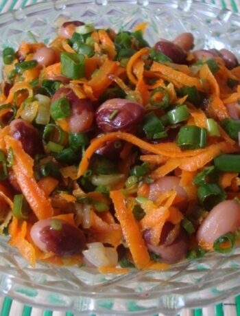 Салат из фасоли с морковью и зелёным луком
