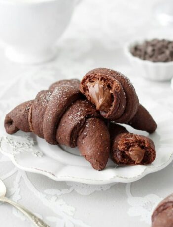 Шоколадные рогалики с орехово-шоколадной пастой