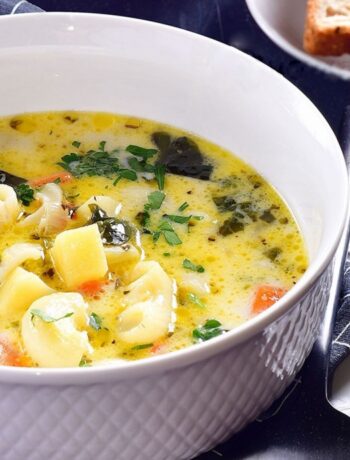 Сливочно-сырный суп со шпинатом и макаронами