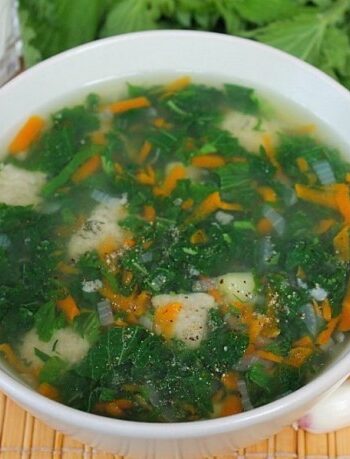Вкусный крапивный суп с клецками