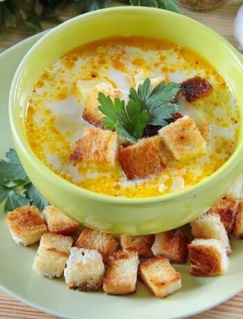 Сырный суп с сухариками или гренками