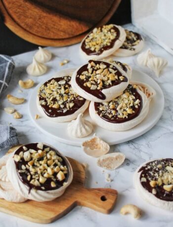 Воздушное пироженко с шоколадом и орешками