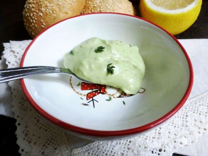 Закусочный крем из авокадо и плавленого сыра
