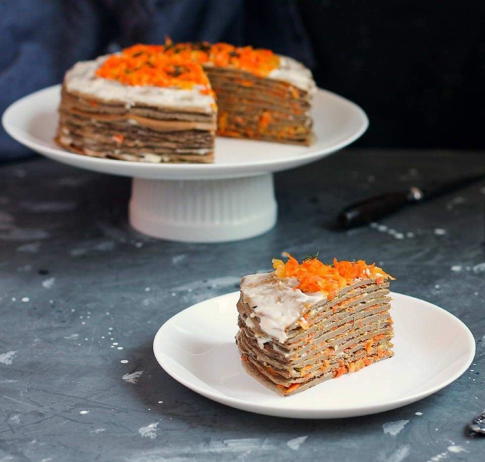 Домашний печёночный торт с морковью