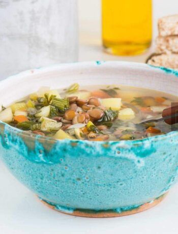 Овощной суп с чечевицей и шпинатом