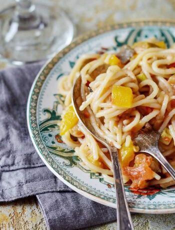 Простые спагетти с овощами по-итальянски