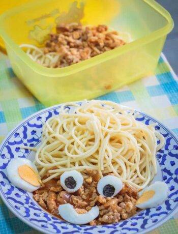 Спагетти с фаршем и соусом