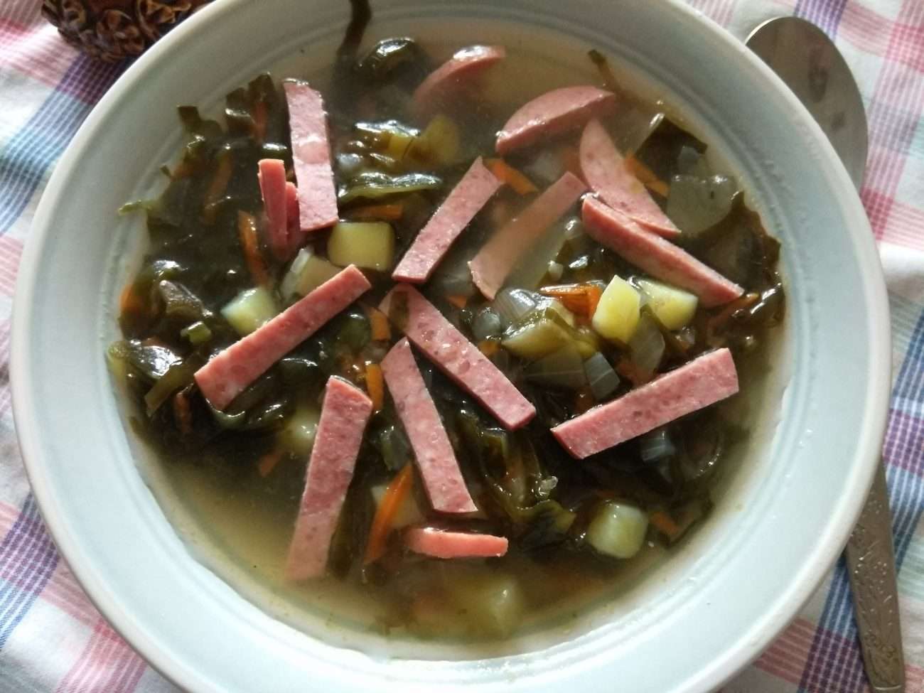 Картофельный суп с маринованными огурцами и морской капустой