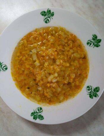 Чечевичный суп с помидорами и капустой