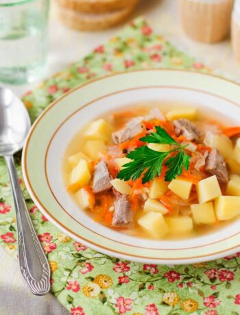 Картофельный суп с квашеной капустой и говядиной