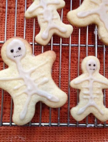 Печенье со скелетами на Хэллоуин