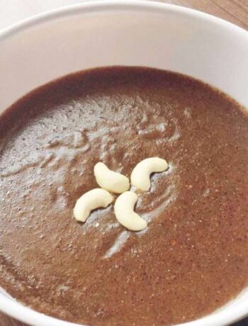 Шоколадная манная каша с орехами (на молоке)