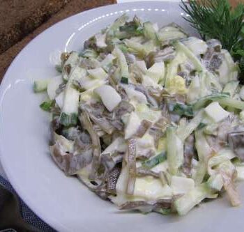 Салат с морской капустой и огурцом