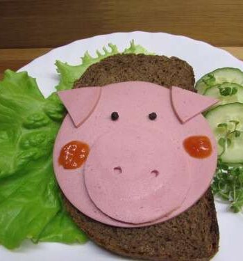 Детские бутерброды Свинки с вареной колбасой