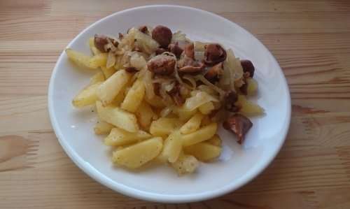 Жареный картофель с лисичками