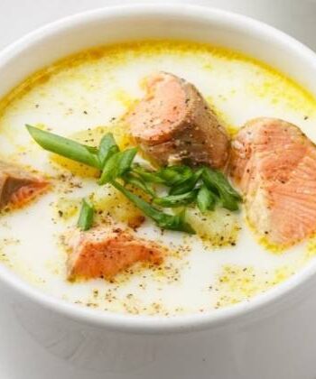 Сырный суп с рыбой красной
