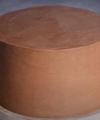 Видео-рецепт приготовления шоколадного крема чиз для выравнивания торта