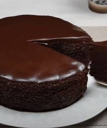 Шоколадный пирог с вишней в духовке