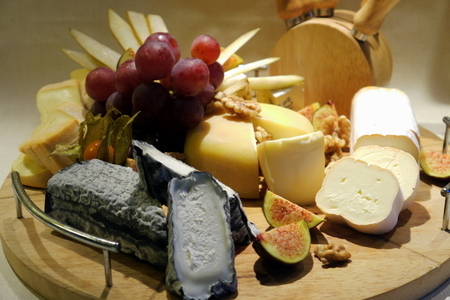 Сырная тарелка (всем любителям сыра посвящается)