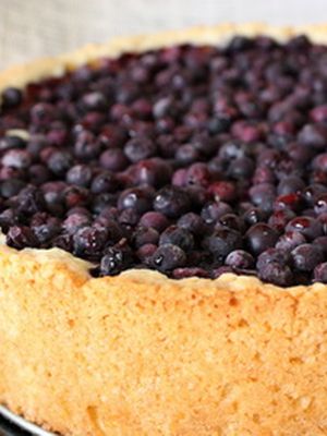 Видео-рецепт приготовления творожного пирога с ягодами