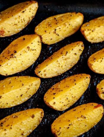 Четвертинки картофеля, запечённые в духовке