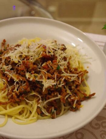 Паста спагетти с фаршем и сыром