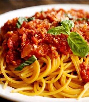 Спагетти болоньезес мясным фаршем
