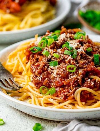 Спагетти болоньезе (Spaghetti bolognese) – соус из фарша и сыра