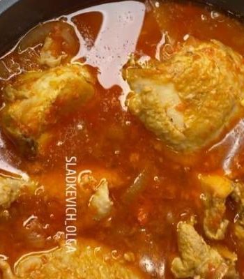 Курица в томатном соусе на сковороде