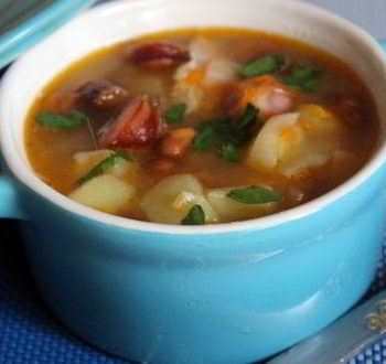 Видео-рецепт фасолевого супа с охотничьими колбасками
