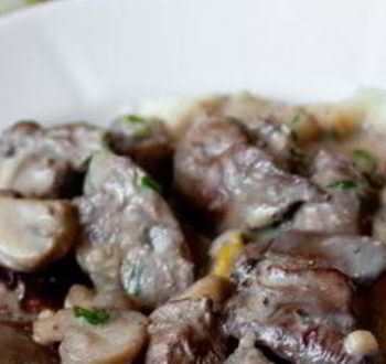 Видео-рецепт куриной печени с грибами в сливочном соусе
