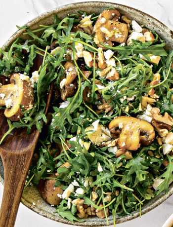 Салат с грибами, руколой, грецкими орехами