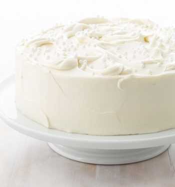 Миндальный торт с белой шоколадной глазурью