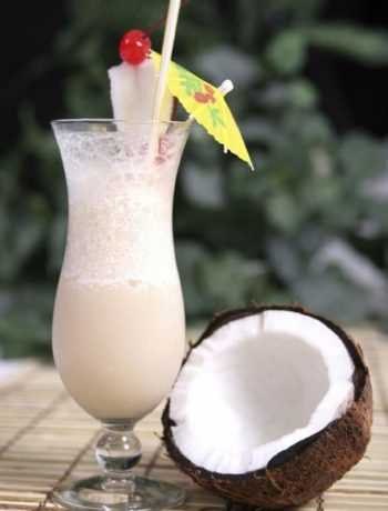 Коктейль «Пина колада» с кокосовыми сливками