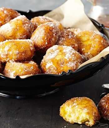 Лукумадес (пончики с медом и корицей)