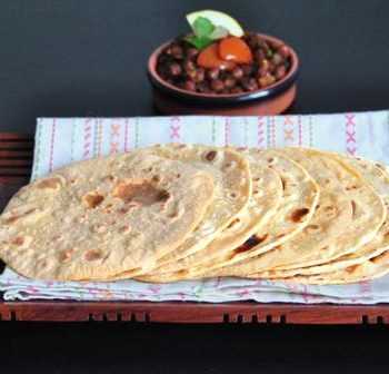 Чапати – индийские лепешки из цельнозерновой муки на сковороде