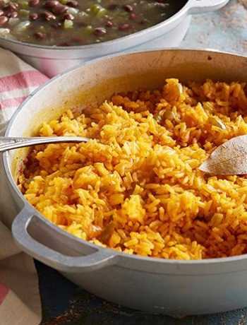 Рис с черной фасолью по-карибски