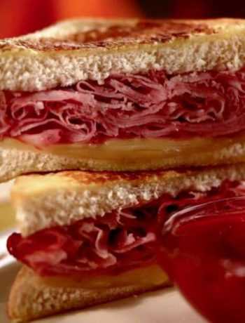 Сэндвич «Монте-Кристо» с острым чатни