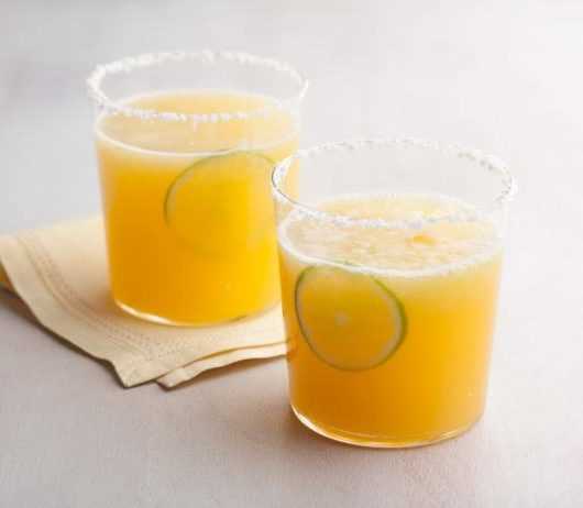 Алкогольный коктейль «Маргарита» с апельсиновым соком