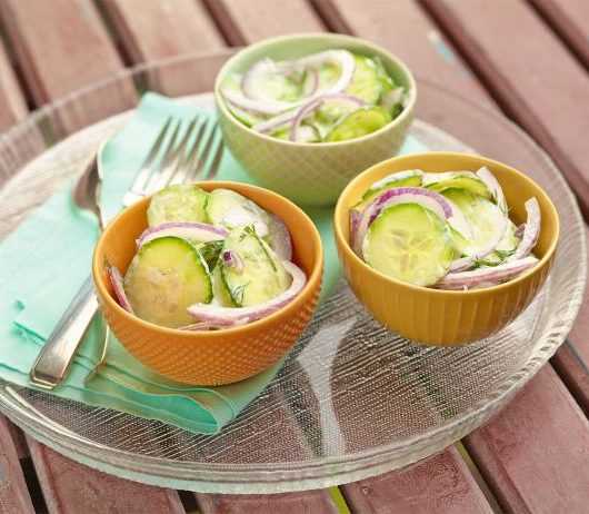 Огуречный салат со сметаной и лабне